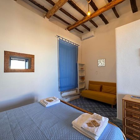 Villa Margherita - Appartamenti A Due Passi Dal Corso Di Santa Marina Salina A 100 Mt Dalla Spiaggia Luaran gambar