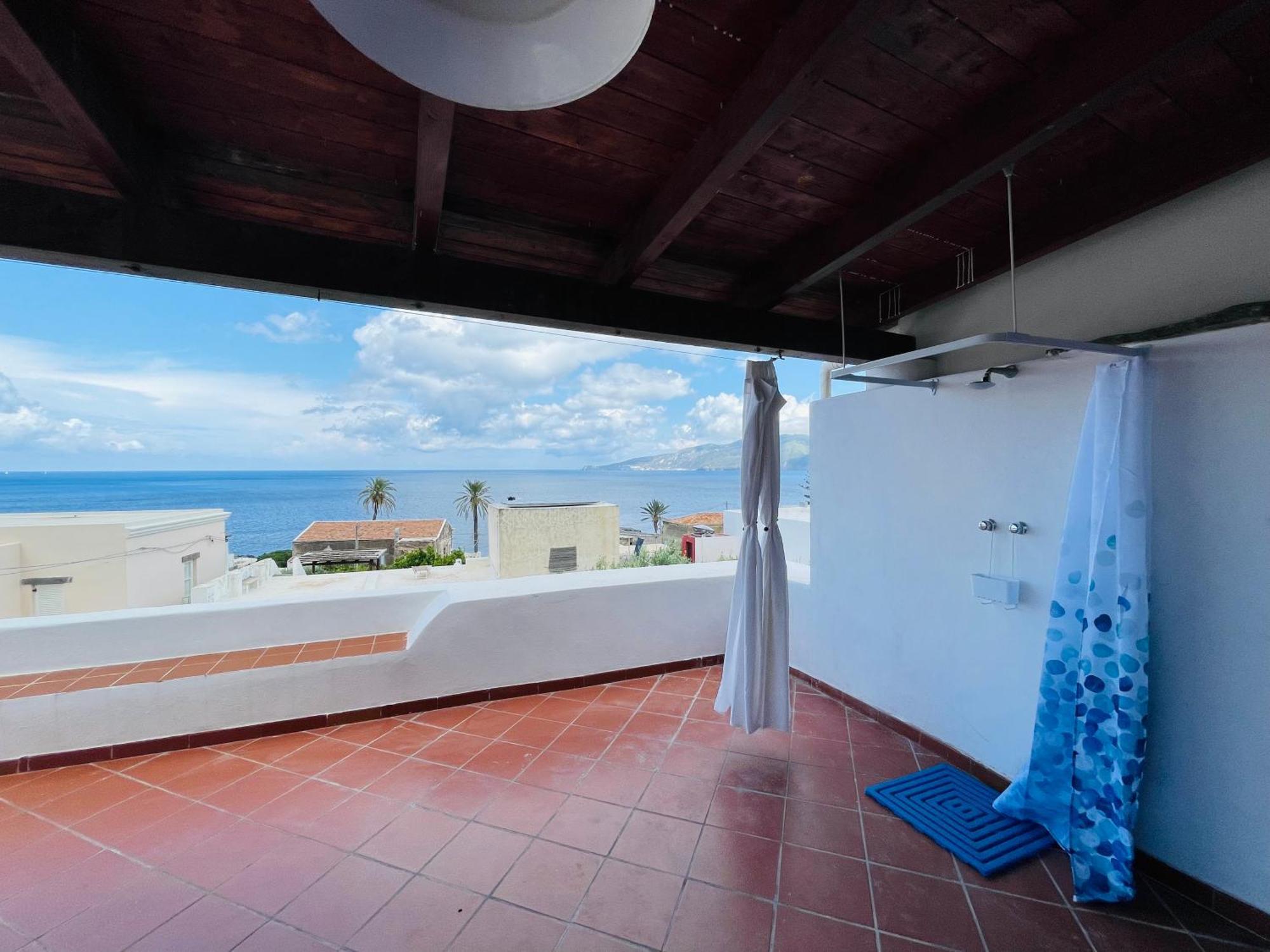 Villa Margherita - Appartamenti A Due Passi Dal Corso Di Santa Marina Salina A 100 Mt Dalla Spiaggia Luaran gambar