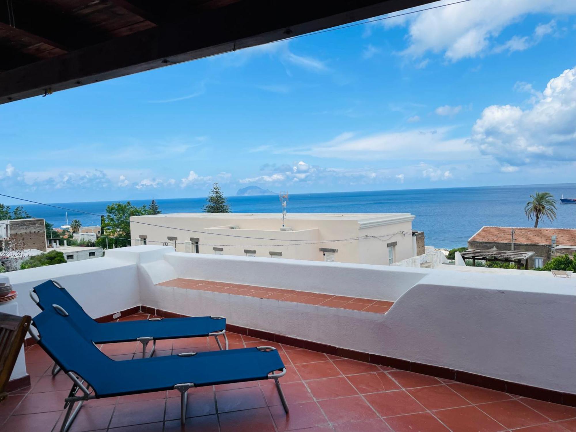 Villa Margherita - Appartamenti A Due Passi Dal Corso Di Santa Marina Salina A 100 Mt Dalla Spiaggia Luaran gambar