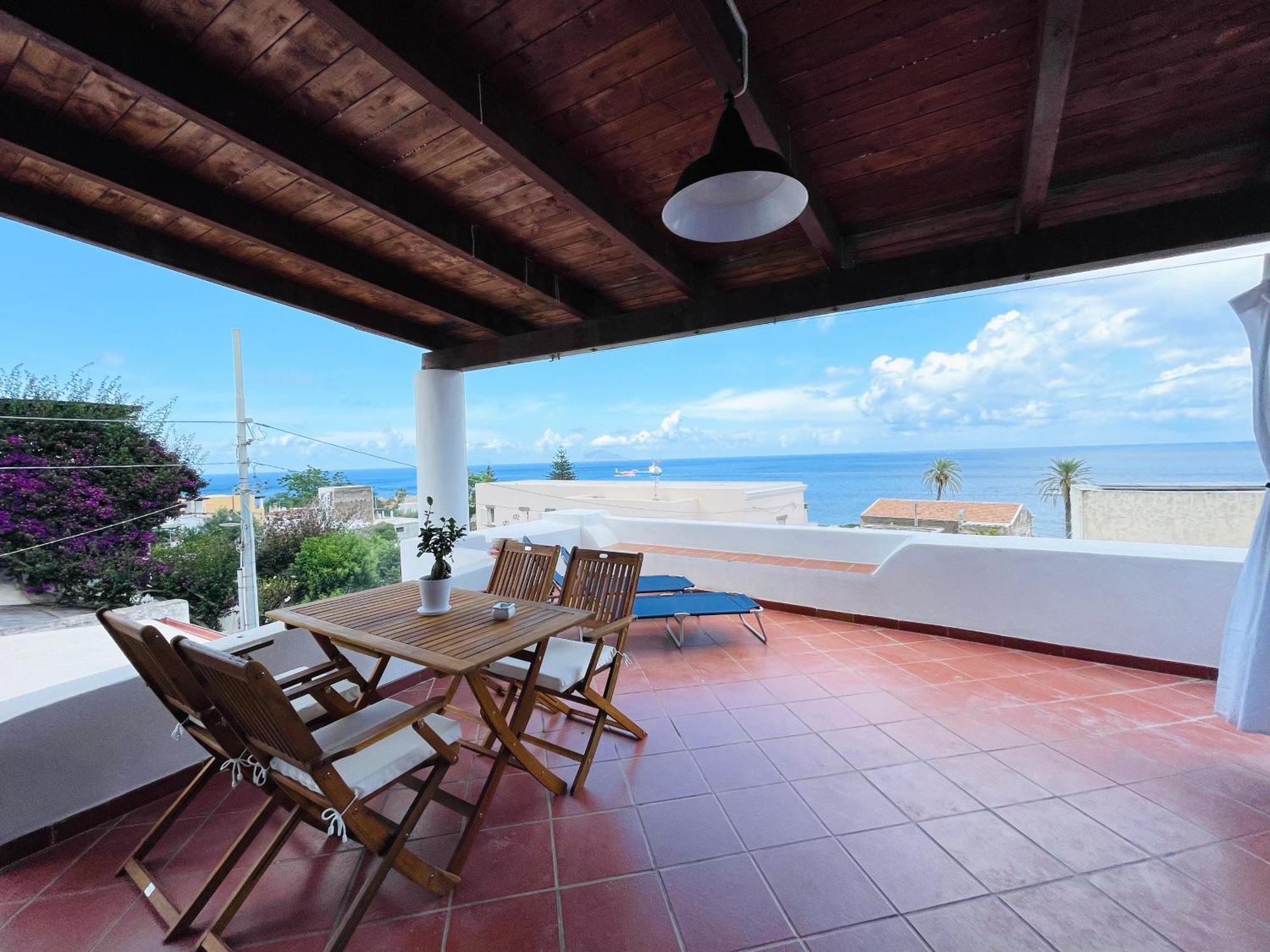 Villa Margherita - Appartamenti A Due Passi Dal Corso Di Santa Marina Salina A 100 Mt Dalla Spiaggia Luaran gambar