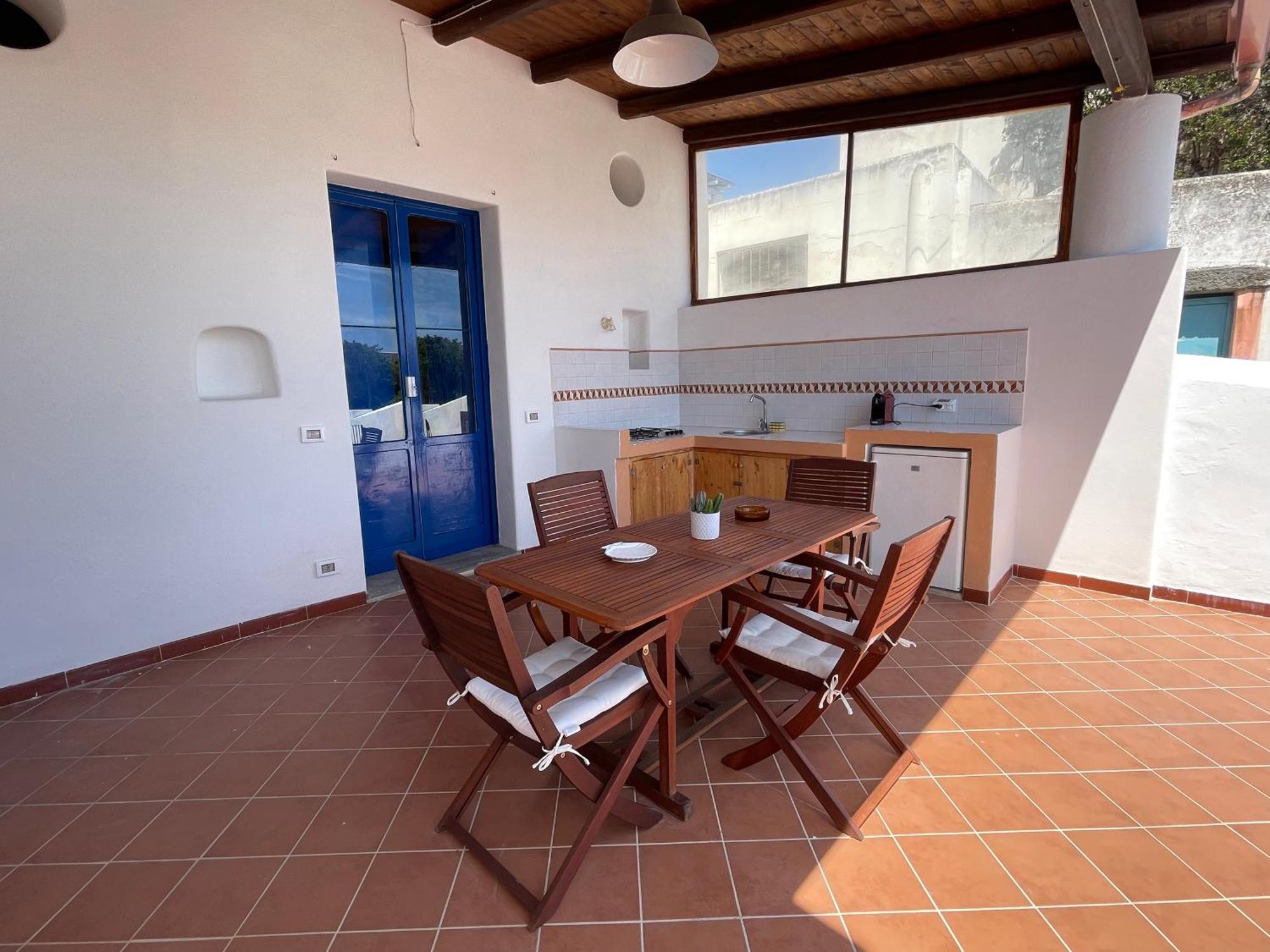 Villa Margherita - Appartamenti A Due Passi Dal Corso Di Santa Marina Salina A 100 Mt Dalla Spiaggia Luaran gambar