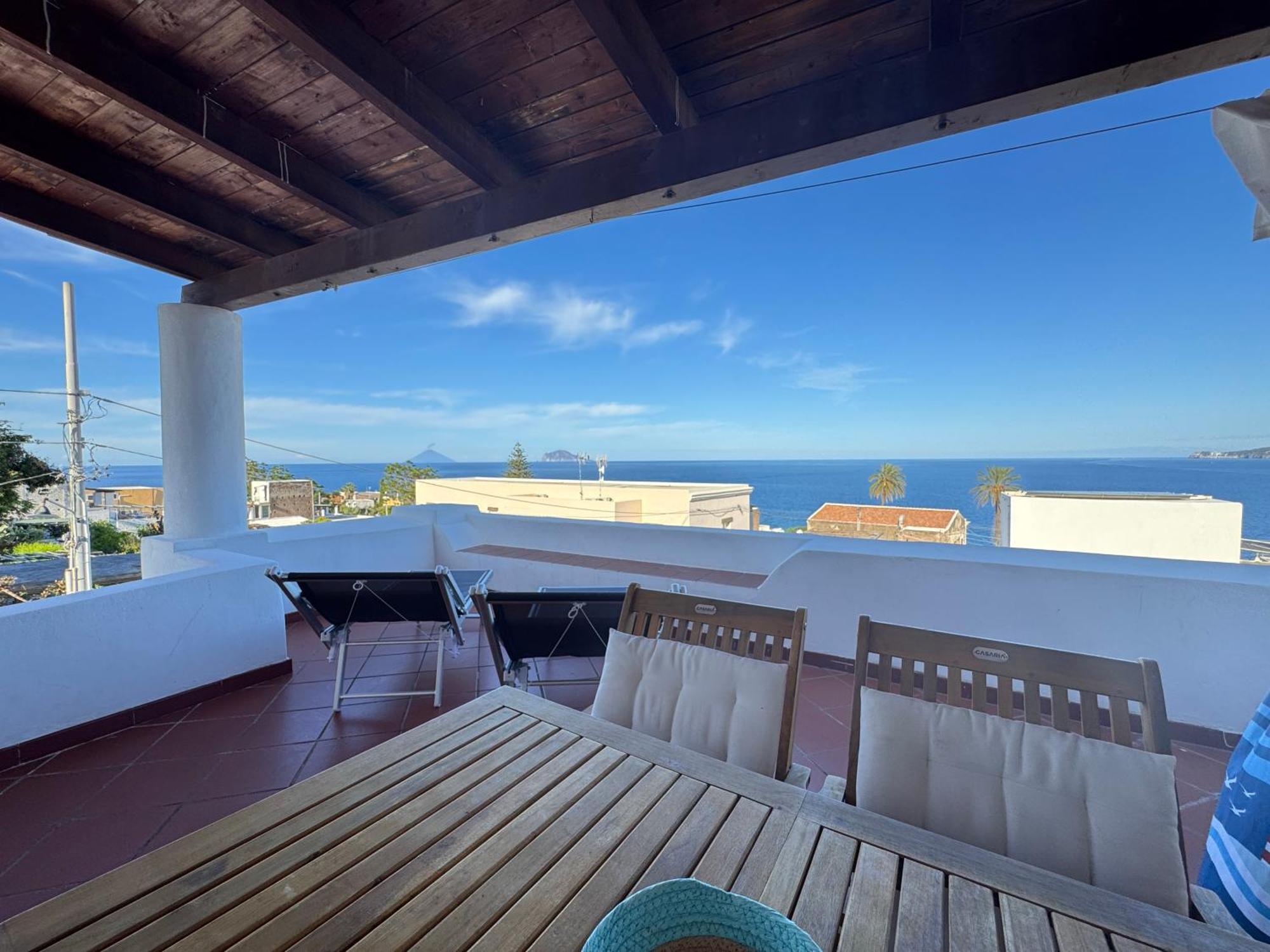 Villa Margherita - Appartamenti A Due Passi Dal Corso Di Santa Marina Salina A 100 Mt Dalla Spiaggia Luaran gambar